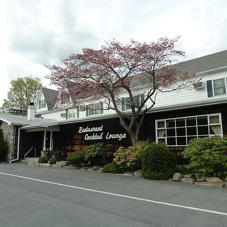 Crescent Lodge & Country Inn (Adults Only) Cresco ภายนอก รูปภาพ